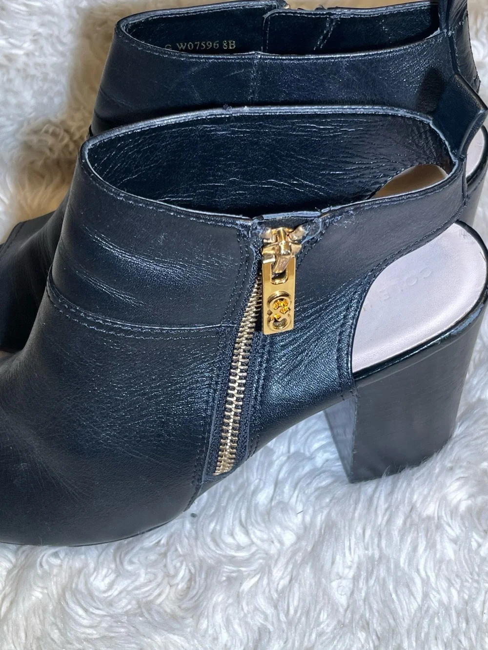 Cole haan women’s Black Open-Toe Leather Sandals size 8